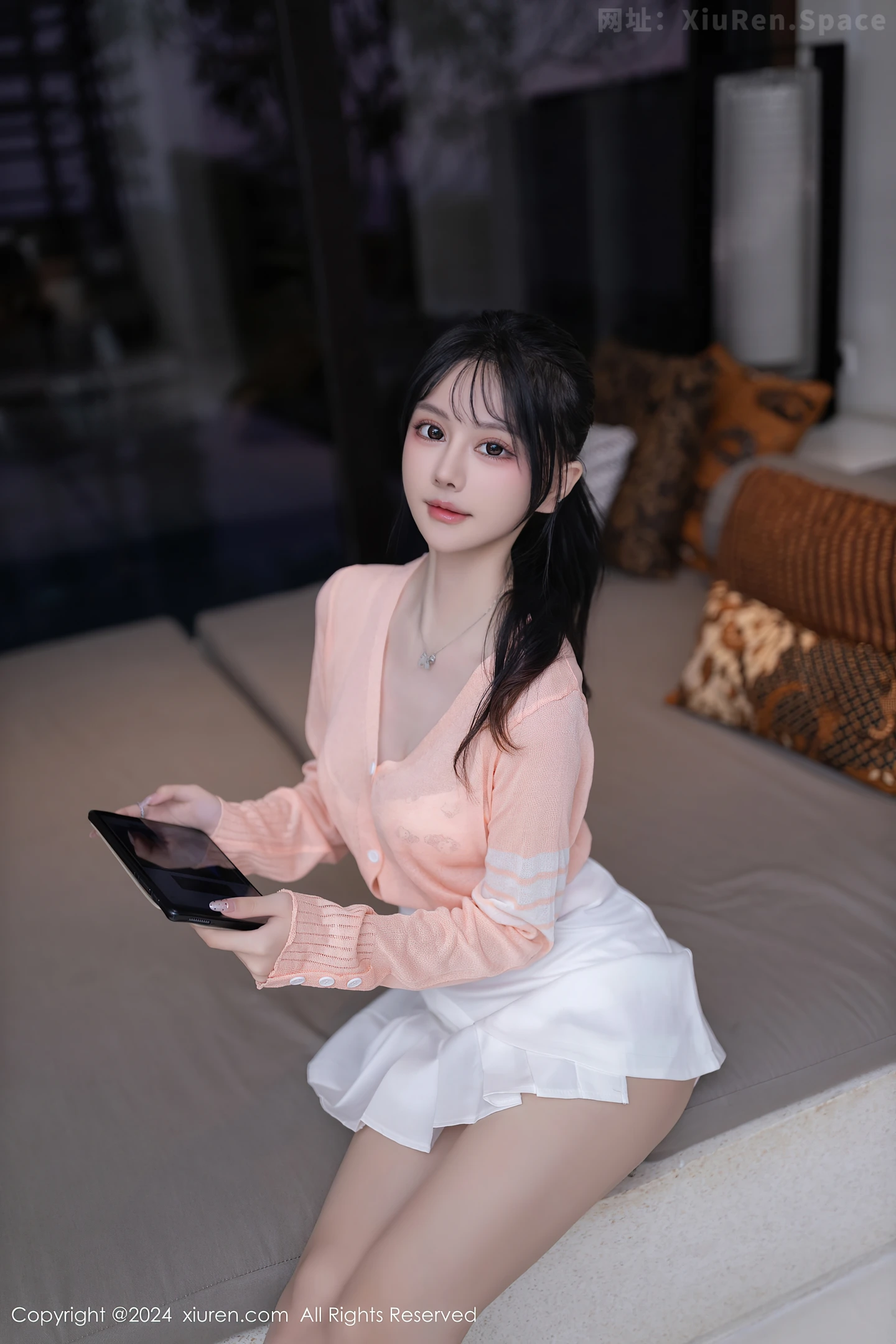 图片[5]-[XiuRen秀人网]VOL.8138 模特幼幼粉色上衣配白短裙露性感浅花色内衣秀曼妙身姿诱惑写真80P-秀人网官方网站